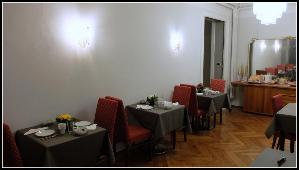 Piazza Goldoni *